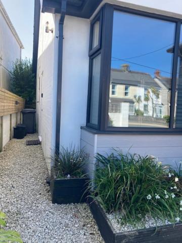 The Salt Box- Lovely Refurbished Annexe, Free Parking, Walk To Porth Beach. Saint Columb Minor Екстериор снимка