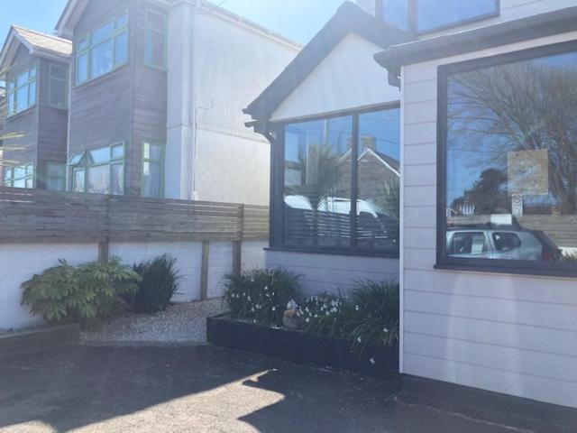 The Salt Box- Lovely Refurbished Annexe, Free Parking, Walk To Porth Beach. Saint Columb Minor Екстериор снимка